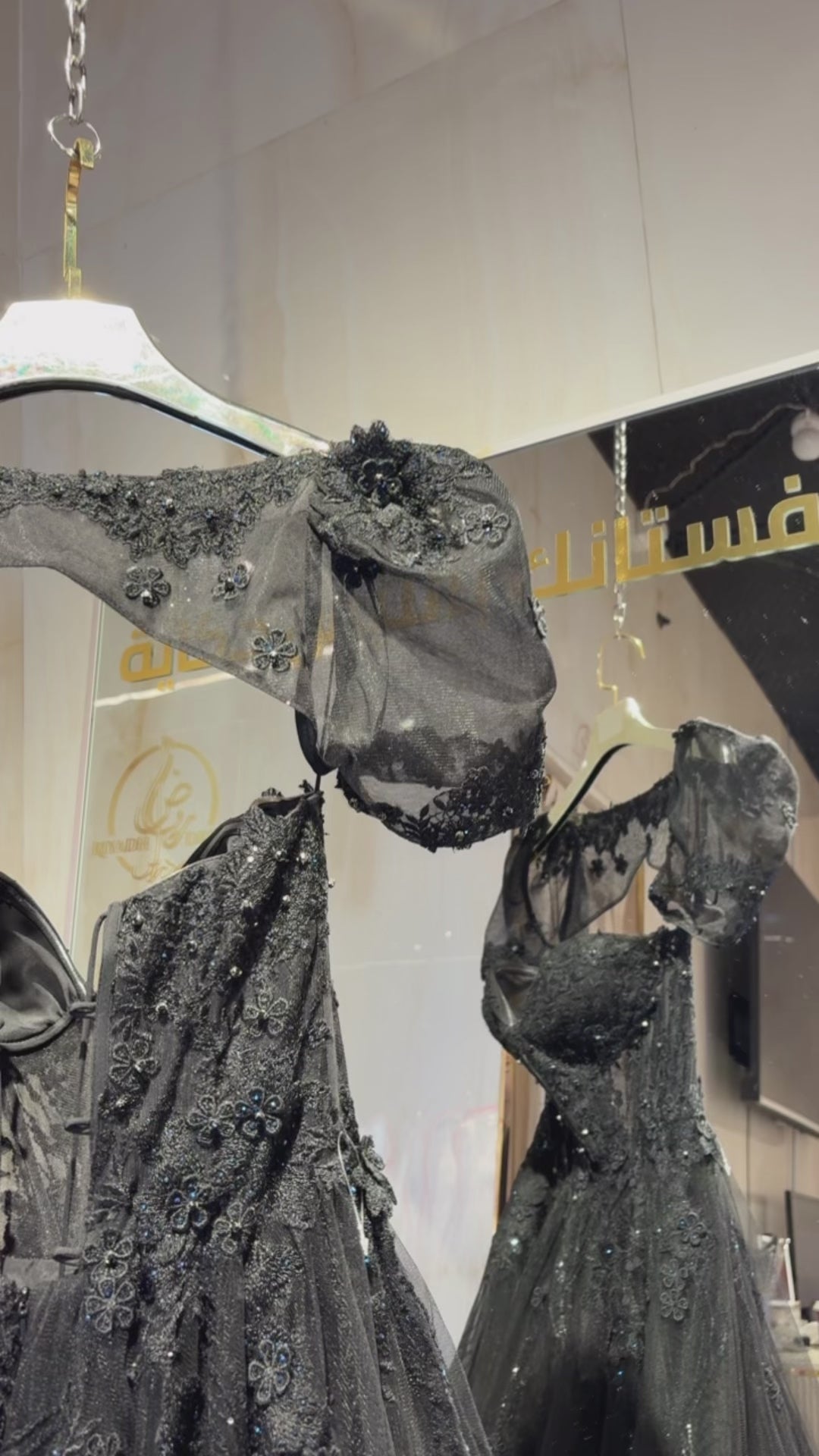 {{ product.title }} - {{ product.options.color }} - RiyadhDress