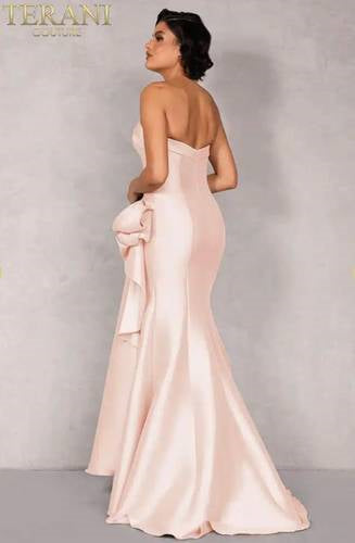 {{ product.title }} - {{ product.options.color }} - RiyadhDress