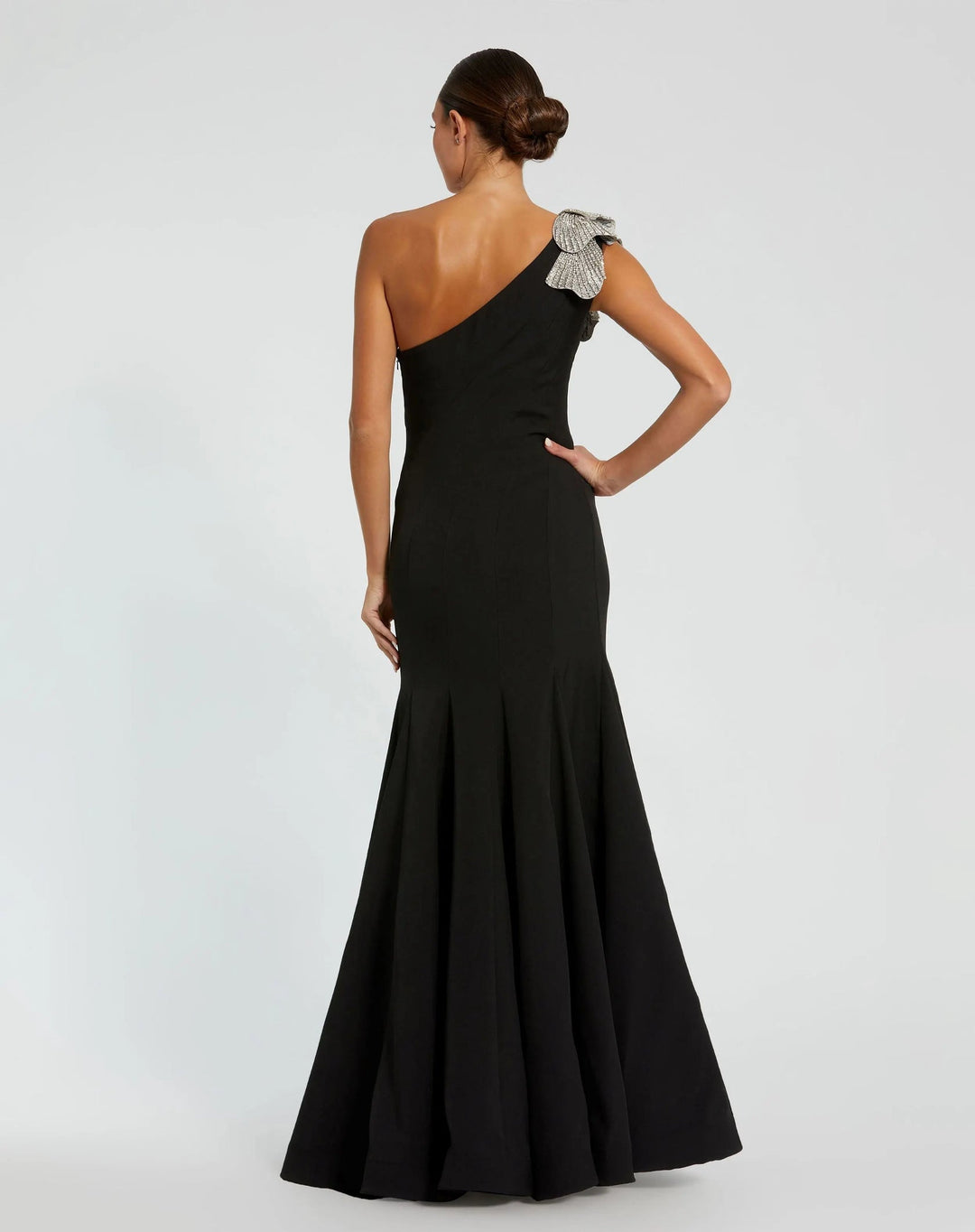 {{ product.title }} - {{ product.options.color }} - RiyadhDress