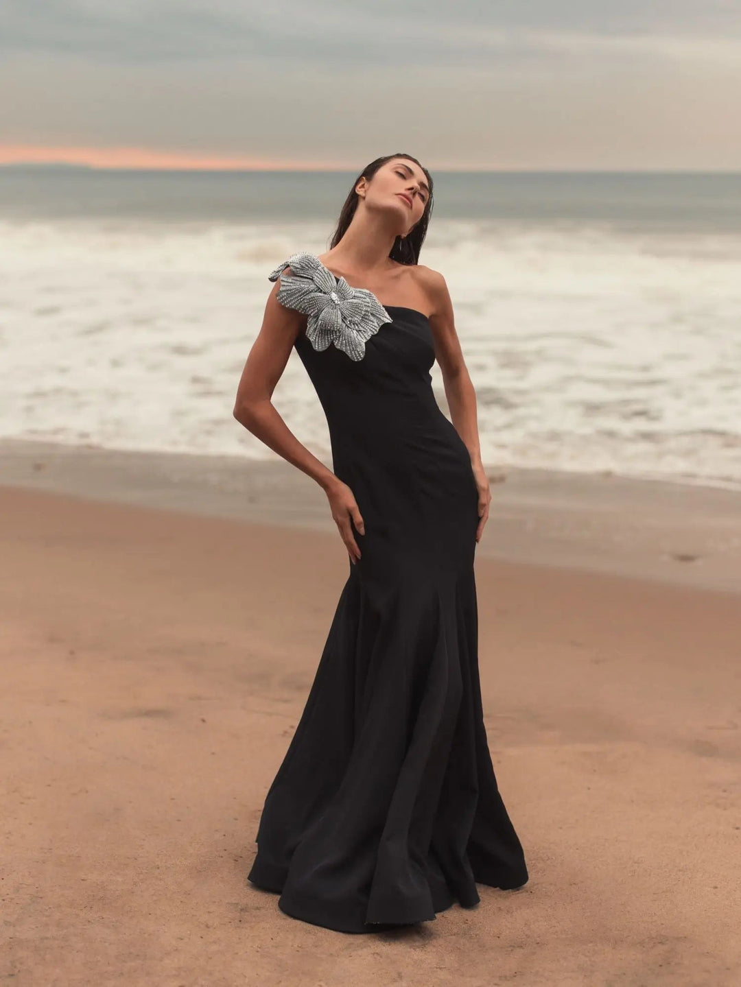 {{ product.title }} - {{ product.options.color }} - RiyadhDress