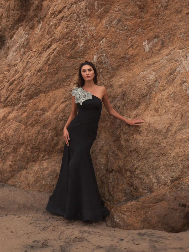 {{ product.title }} - {{ product.options.color }} - RiyadhDress