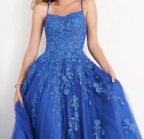 {{ product.title }} - {{ product.options.color }} - RiyadhDress