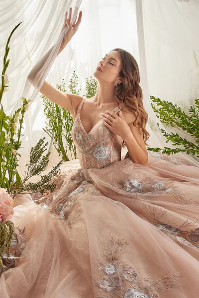 {{ product.title }} - {{ product.options.color }} - RiyadhDress