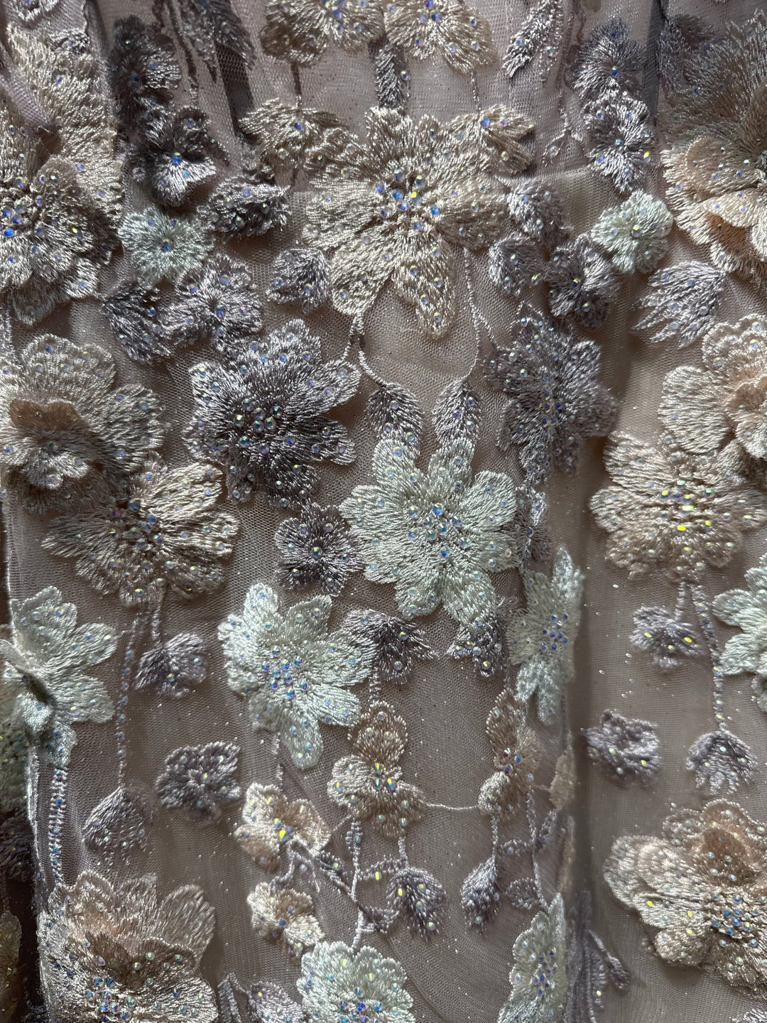 ANDREA and LEO - A1453 - MOUVE - riyadhdress