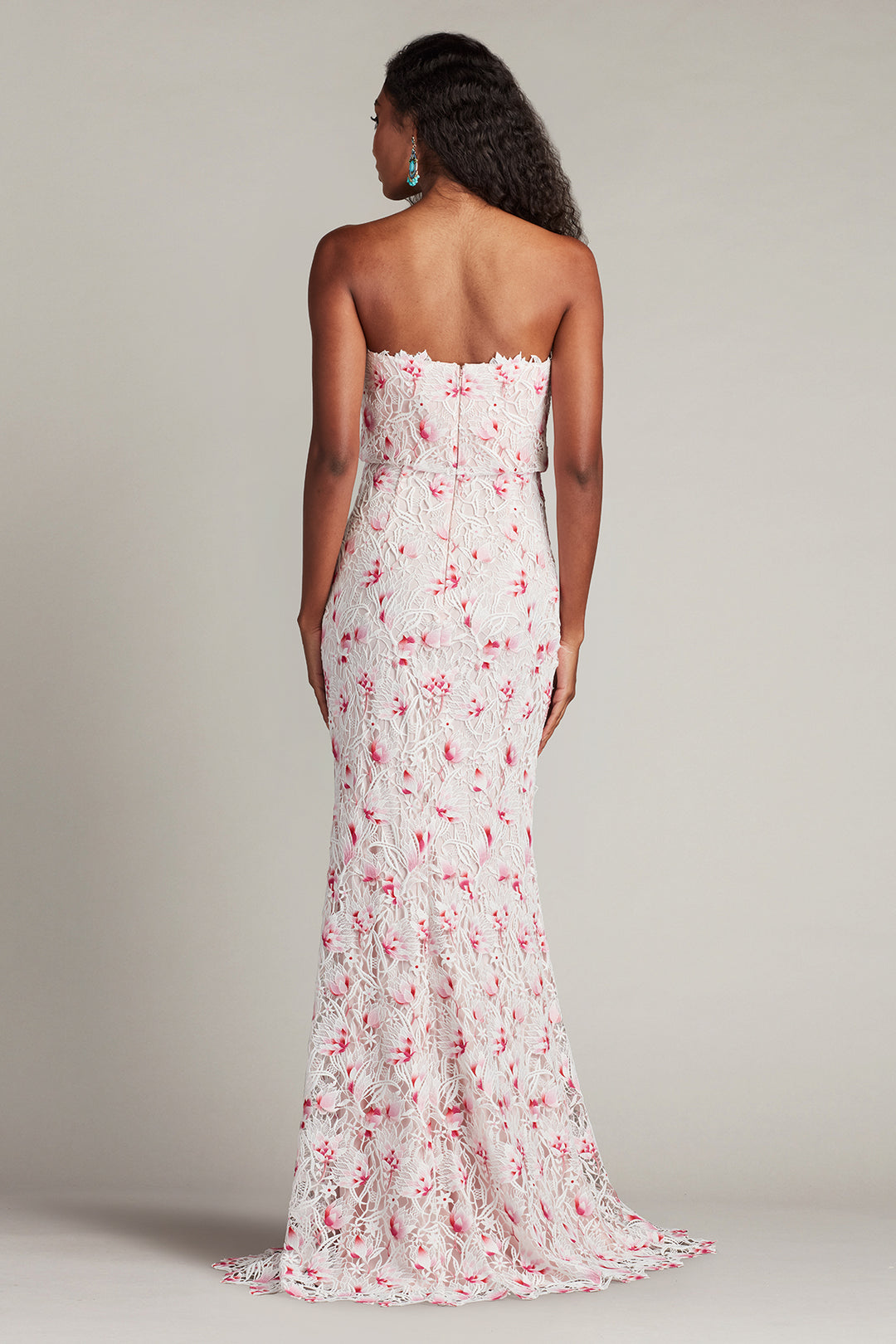 {{ product.title }} - {{ product.options.color }} - RiyadhDress