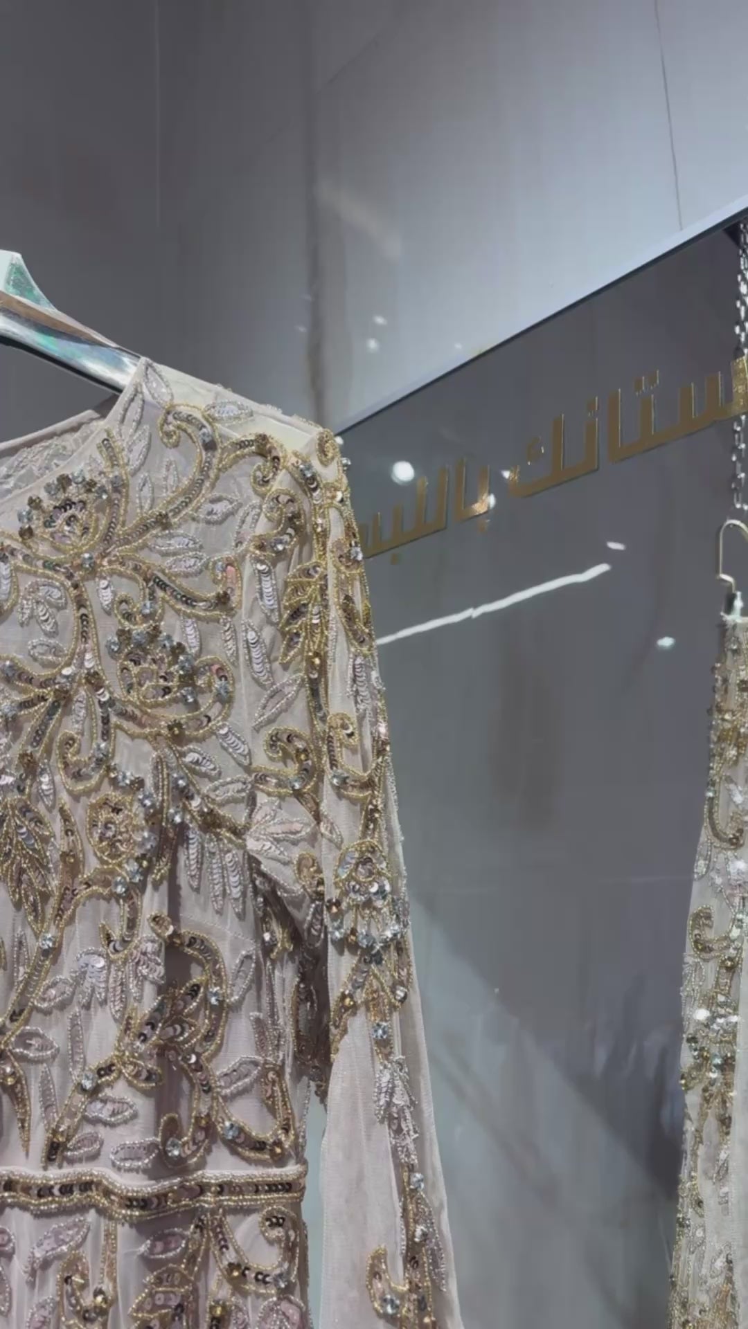 {{ product.title }} - {{ product.options.color }} - RiyadhDress