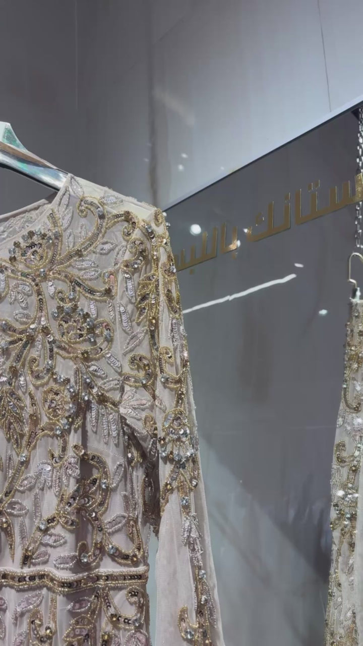 {{ product.title }} - {{ product.options.color }} - RiyadhDress