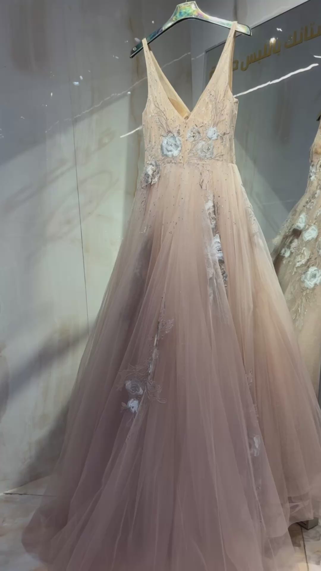 {{ product.title }} - {{ product.options.color }} - RiyadhDress