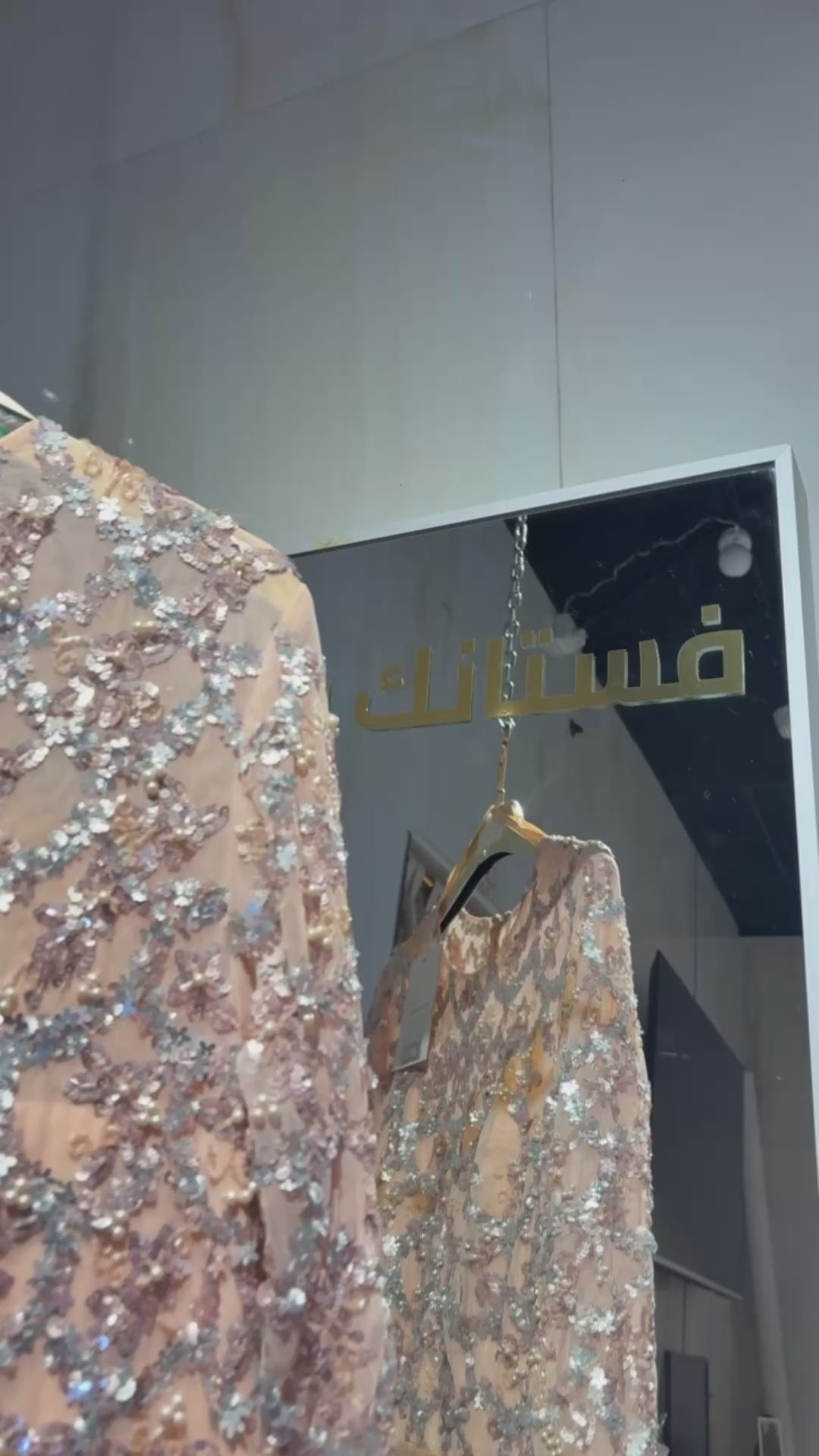 {{ product.title }} - {{ product.options.color }} - RiyadhDress