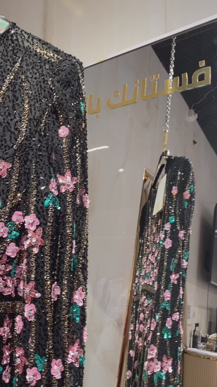 {{ product.title }} - {{ product.options.color }} - RiyadhDress