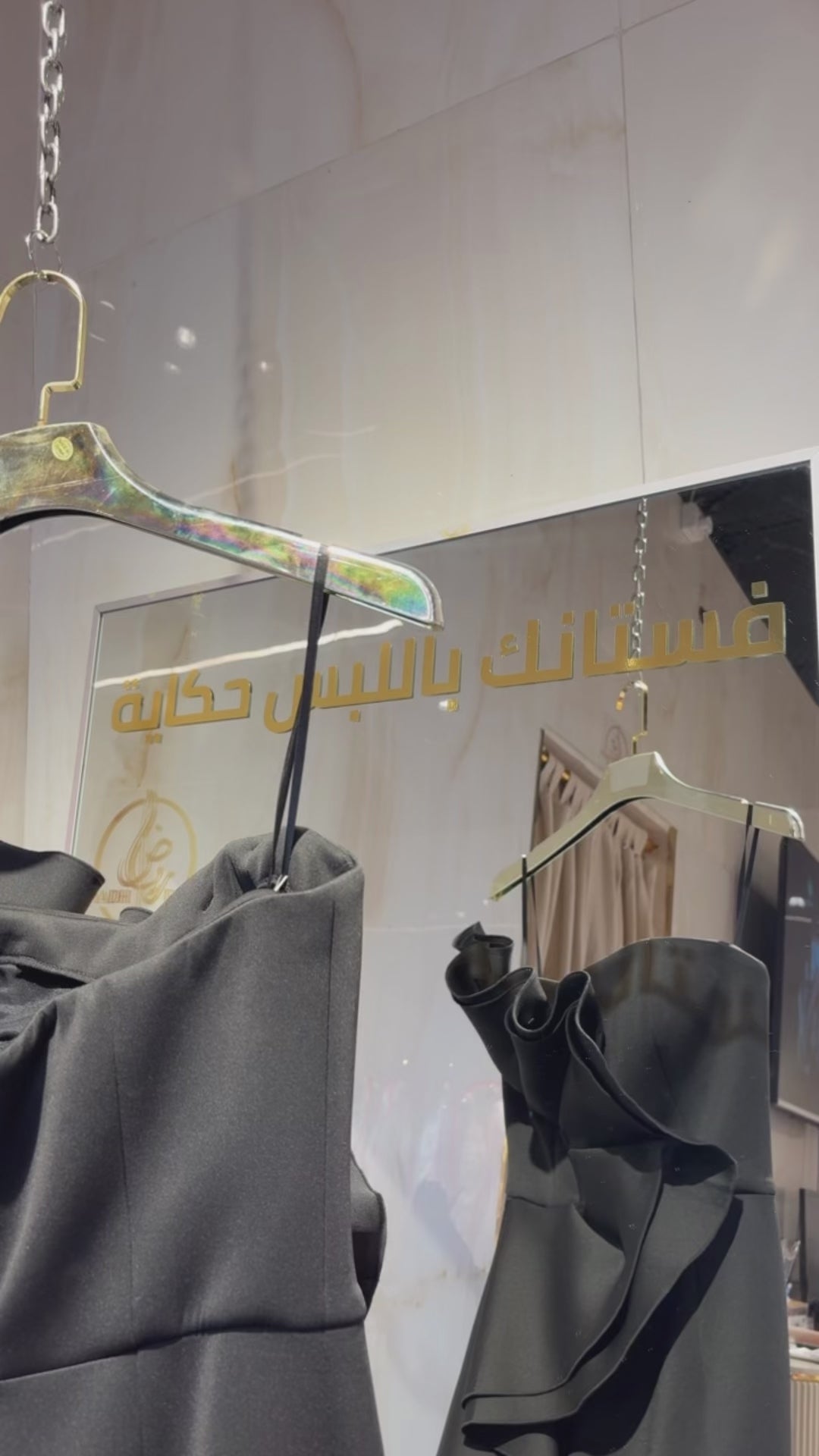 {{ product.title }} - {{ product.options.color }} - RiyadhDress