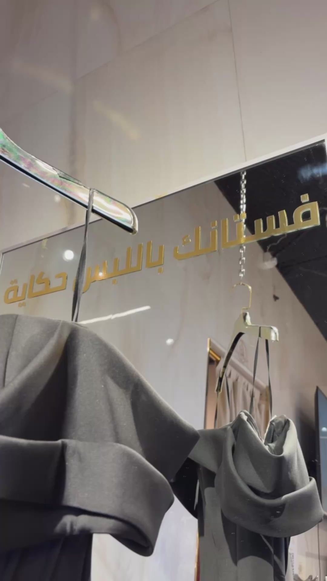 {{ product.title }} - {{ product.options.color }} - RiyadhDress