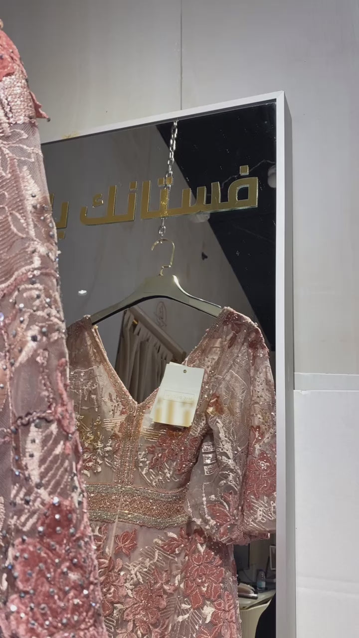 {{ product.title }} - {{ product.options.color }} - RiyadhDress
