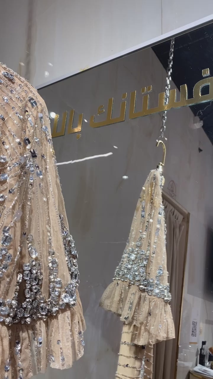 {{ product.title }} - {{ product.options.color }} - RiyadhDress