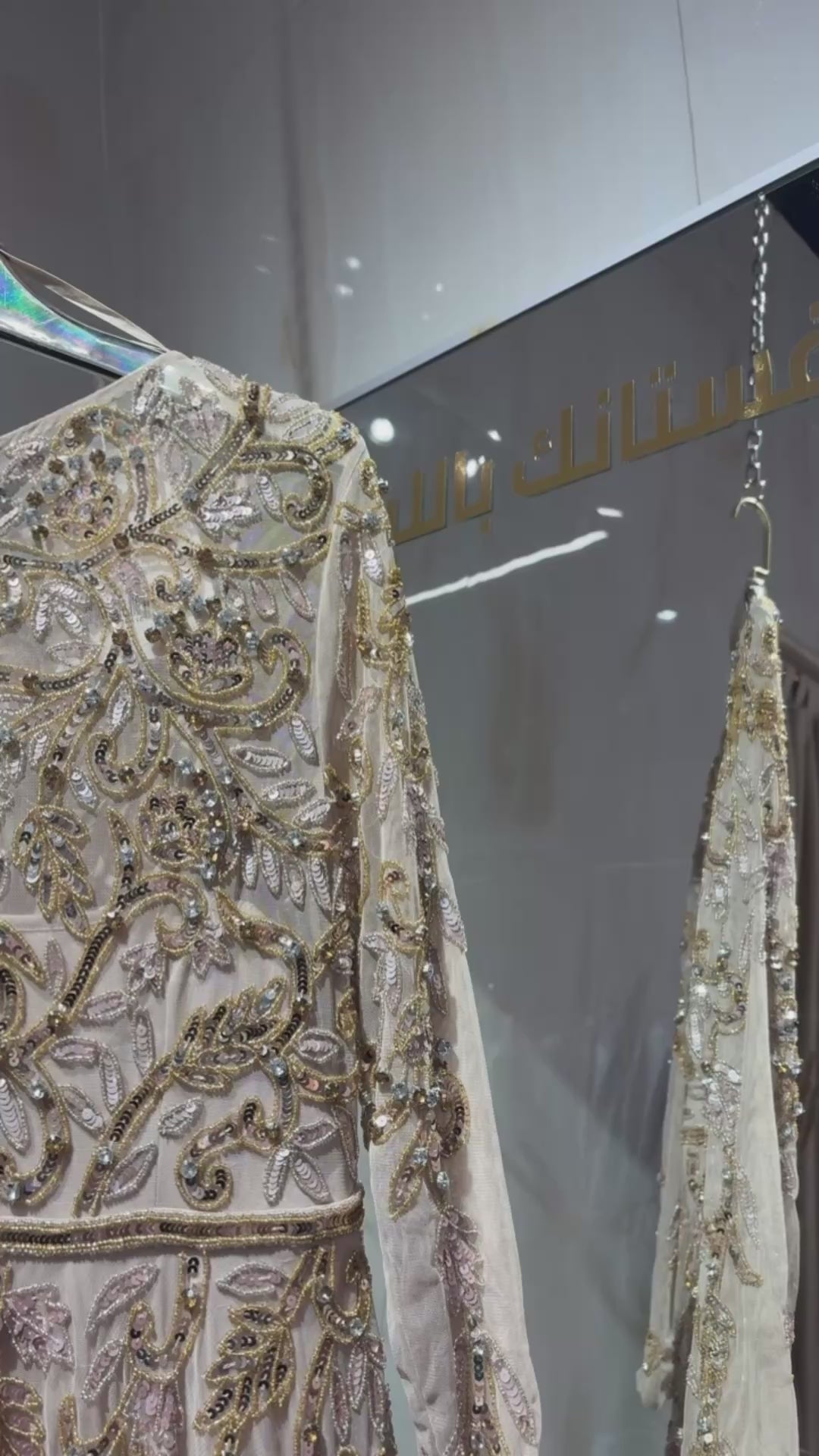 {{ product.title }} - {{ product.options.color }} - RiyadhDress