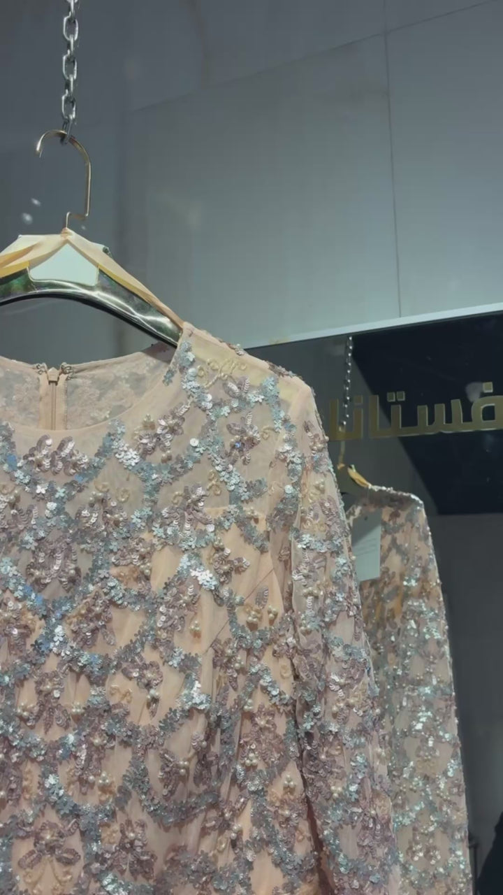 {{ product.title }} - {{ product.options.color }} - RiyadhDress