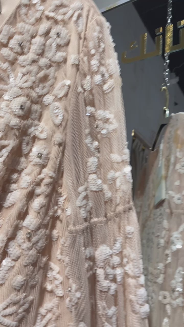 {{ product.title }} - {{ product.options.color }} - RiyadhDress