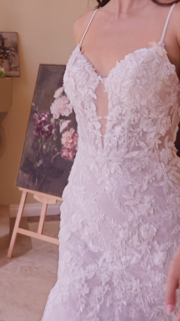 {{ product.title }} - {{ product.options.color }} - RiyadhDress