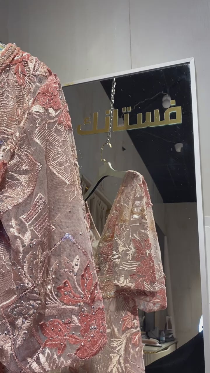 {{ product.title }} - {{ product.options.color }} - RiyadhDress