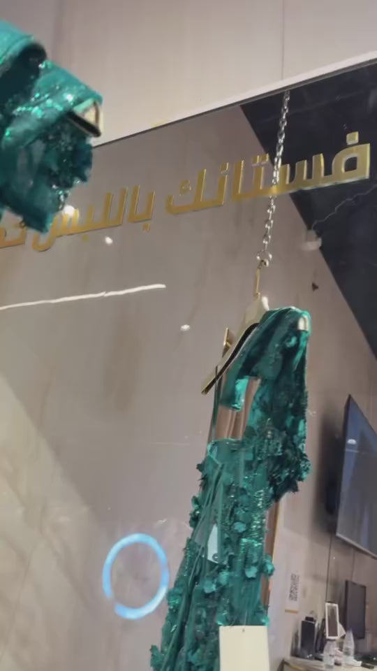 {{ product.title }} - {{ product.options.color }} - RiyadhDress
