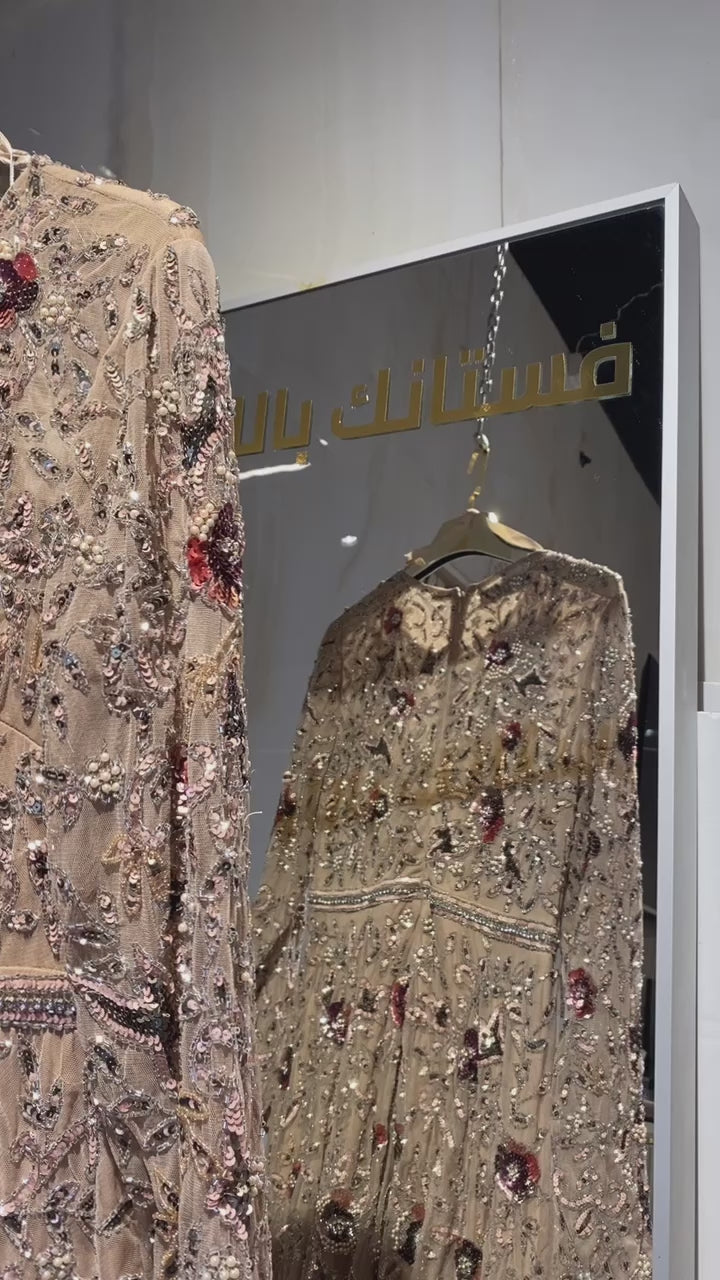 {{ product.title }} - {{ product.options.color }} - RiyadhDress