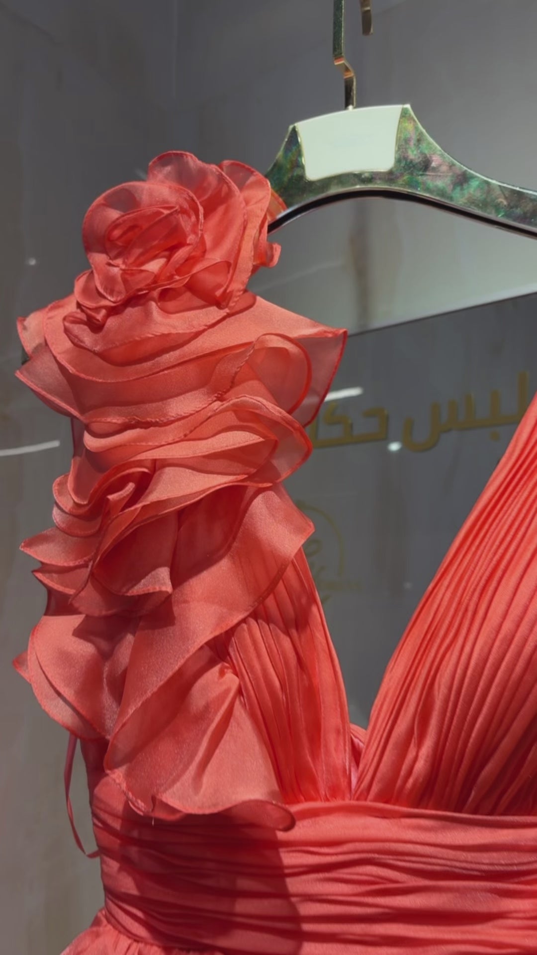 {{ product.title }} - {{ product.options.color }} - RiyadhDress