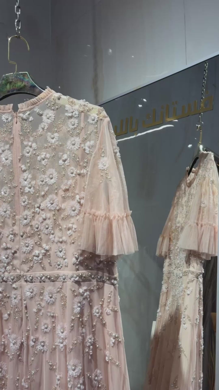 {{ product.title }} - {{ product.options.color }} - RiyadhDress