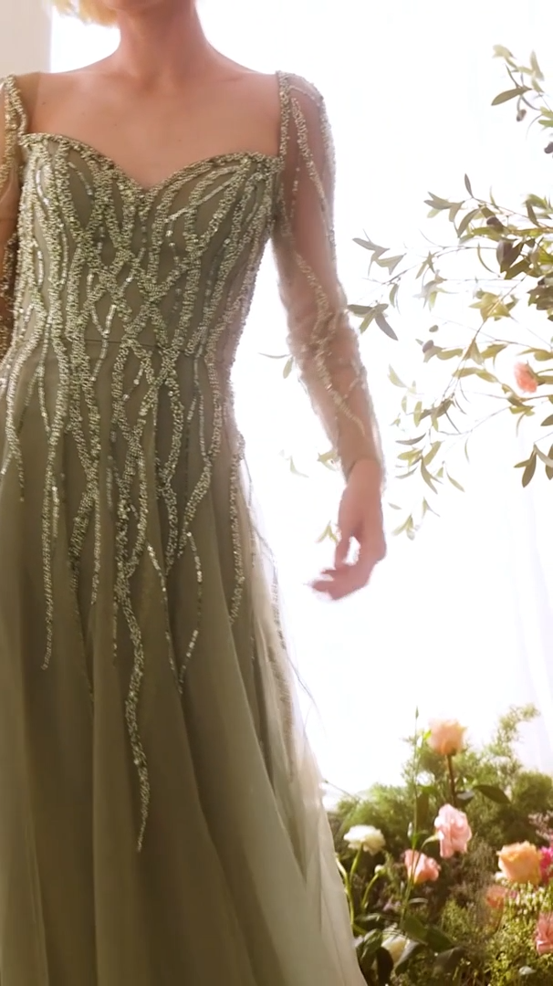 {{ product.title }} - {{ product.options.color }} - RiyadhDress